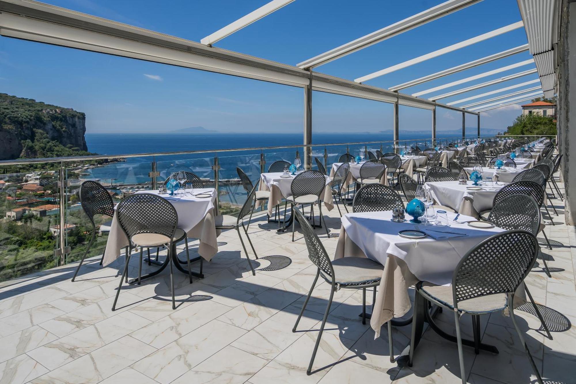 Mary 4* Vico Equense
